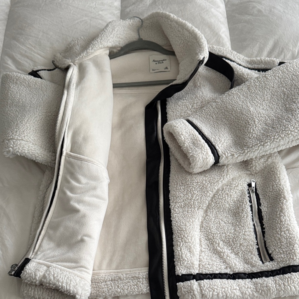 Abercrombie & Fitch Contrast Trim Sherpa Aviator Jacket - Picture 3 of 3